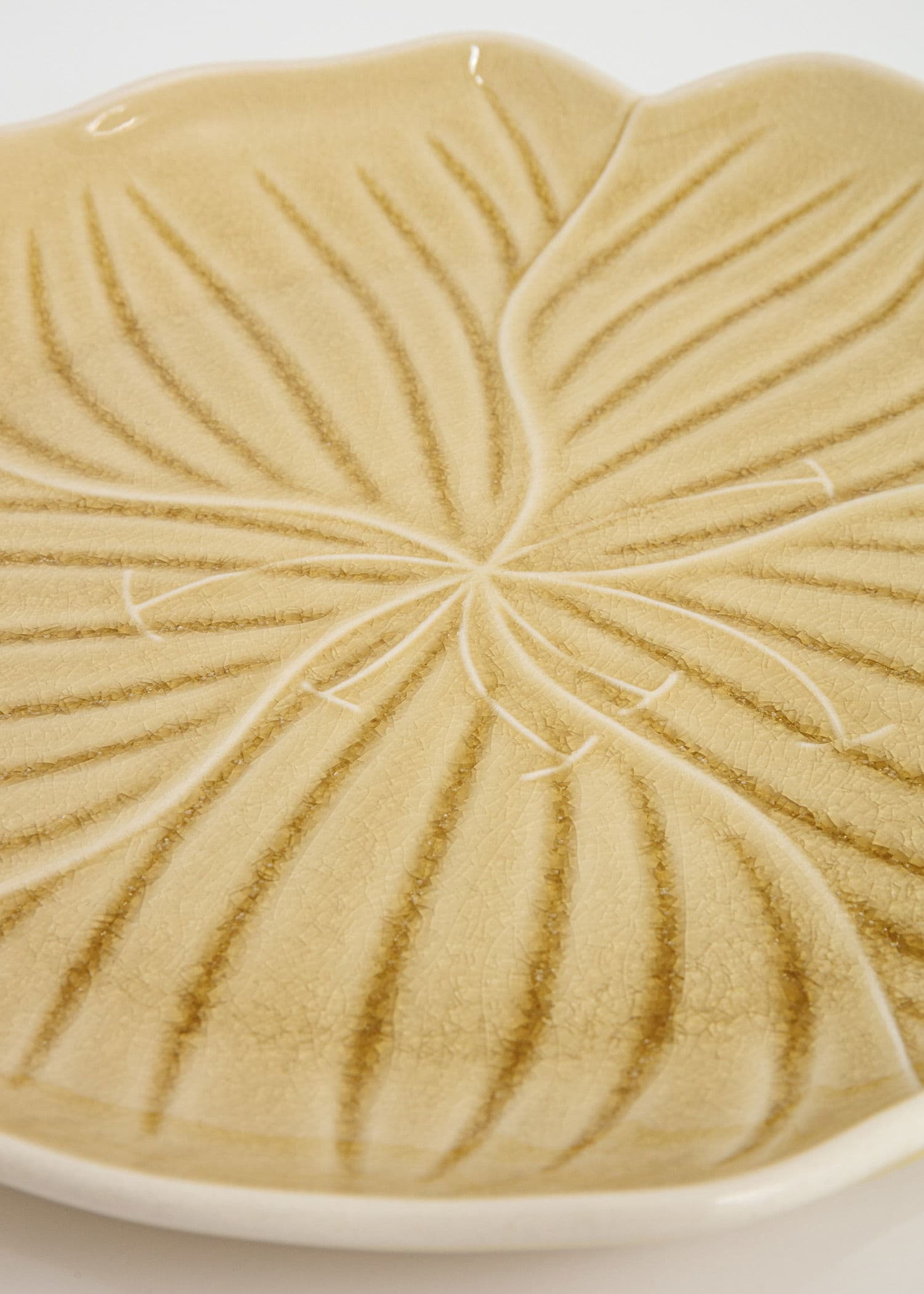 FLOWER PLATE - BEIGE