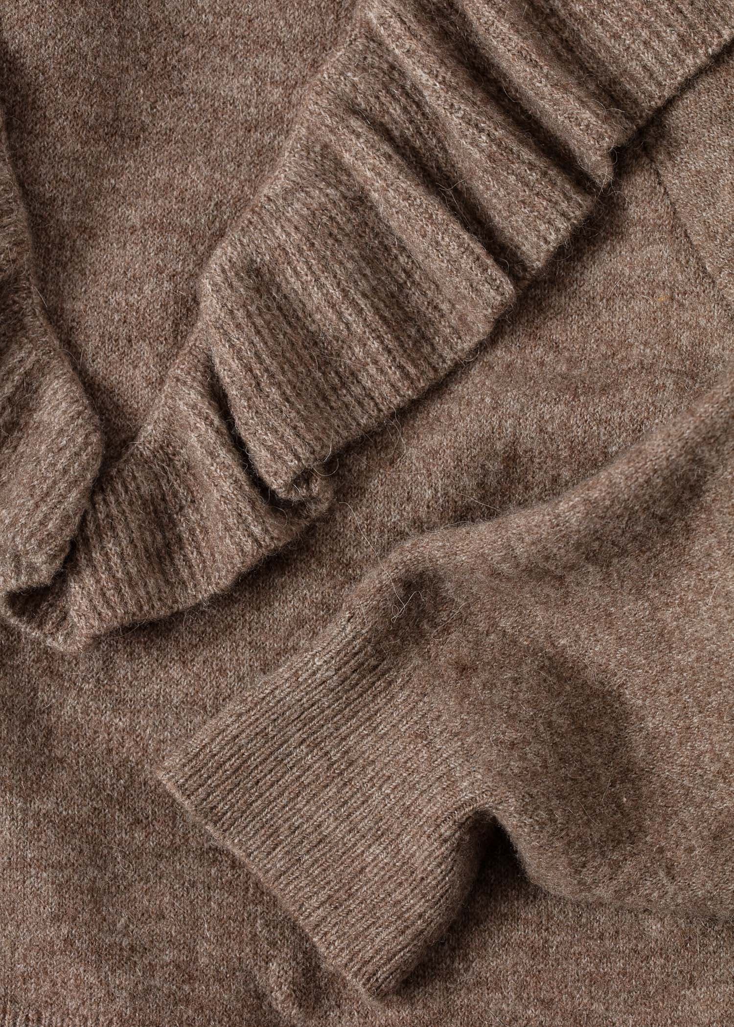 RUFFLE SWEATER - BEIGE