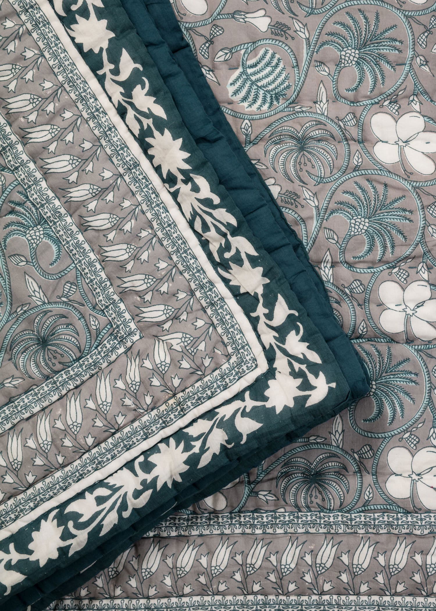 Vanja Bedspread L - FLORALSWIRLBLUE