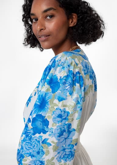MIRELLA Kort blomsterkjole - Blå 3 - Indiska