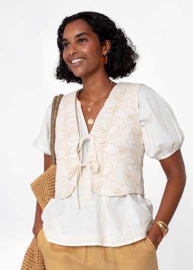 VINA Brodert vest - Hvit 2 - Indiska