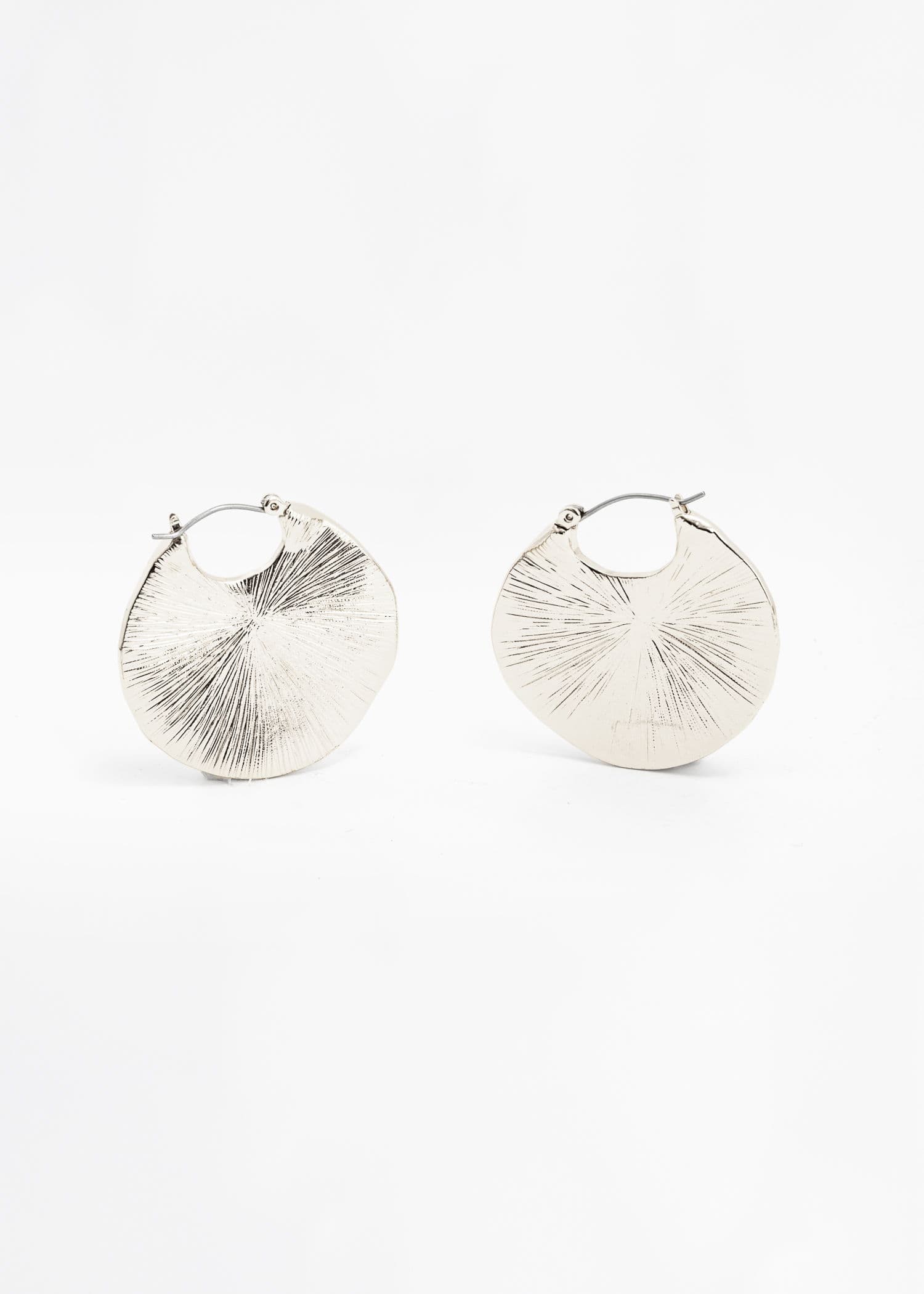 PLEATED Silverfärgade runda örhängen  - Silver 2 - Indiska