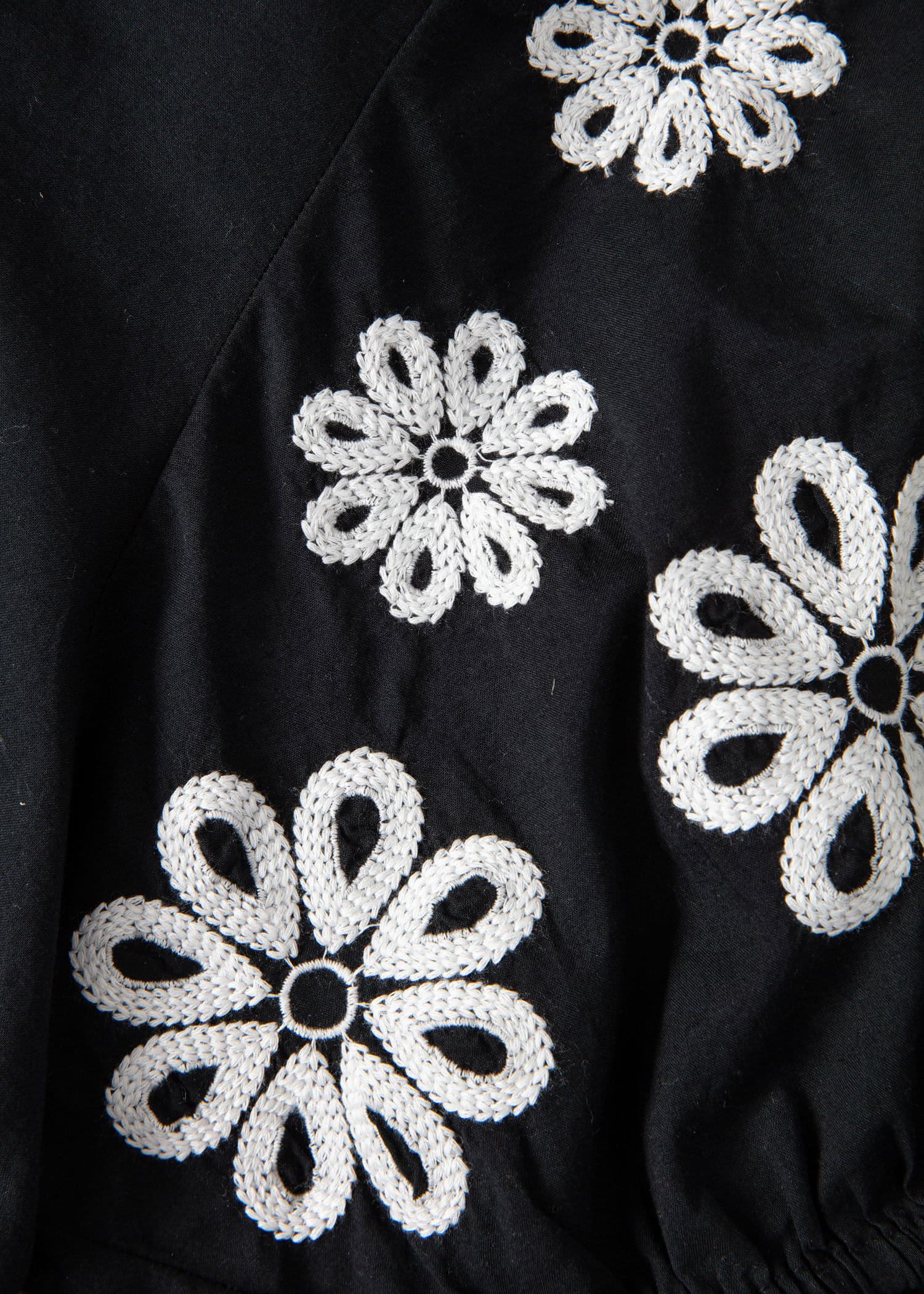 ELIZABETH Broderad blus med blommor - Svart 6 - Indiska