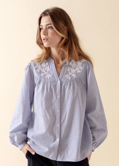 NILA Lyseblå brodert bluse - Blå 1 - Indiska