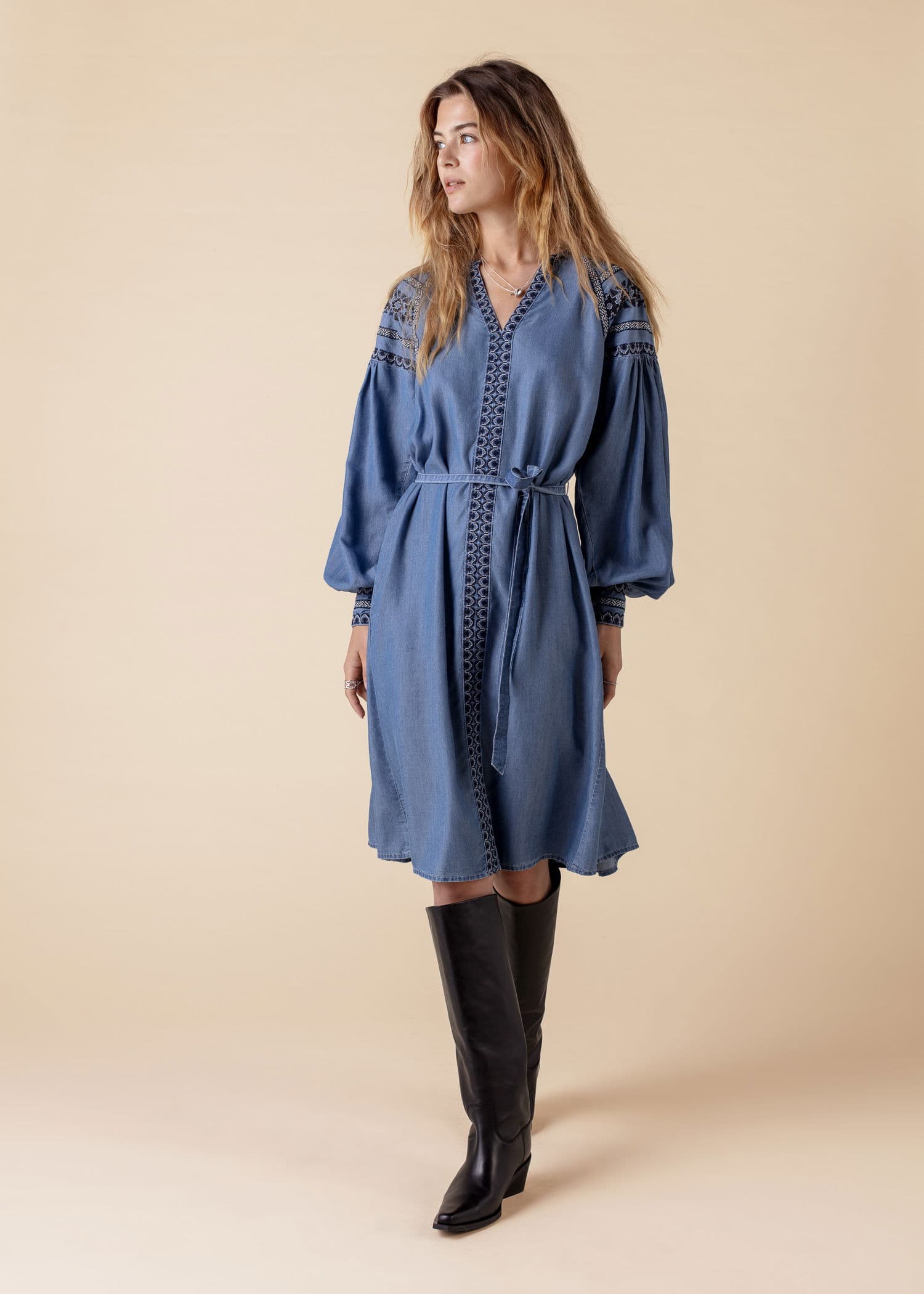 LOURDES Brodeerattu Tencel-mekko  - Sininen 2 - Indiska