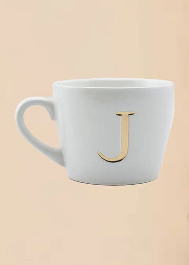 MO1 Mugg med bokstav - J NO - Indiska