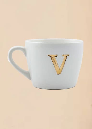 MO1 Mugg med bokstav - V NO - Indiska