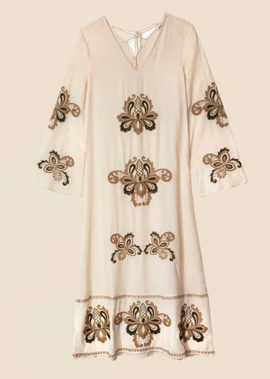 AZIZA Lang kjole med broderi - Beige 1 - Indiska