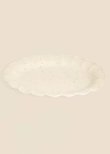 MATHILDA Bølgete serveringsfat i steintøy - Off White 1 - Indiska