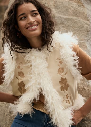 GILLIAN Beige vest med broderi og luftig kant - Beige 1 - Indiska