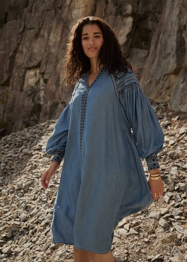LOURDES Brodeerattu Tencel-mekko  - Sininen 1 - Indiska