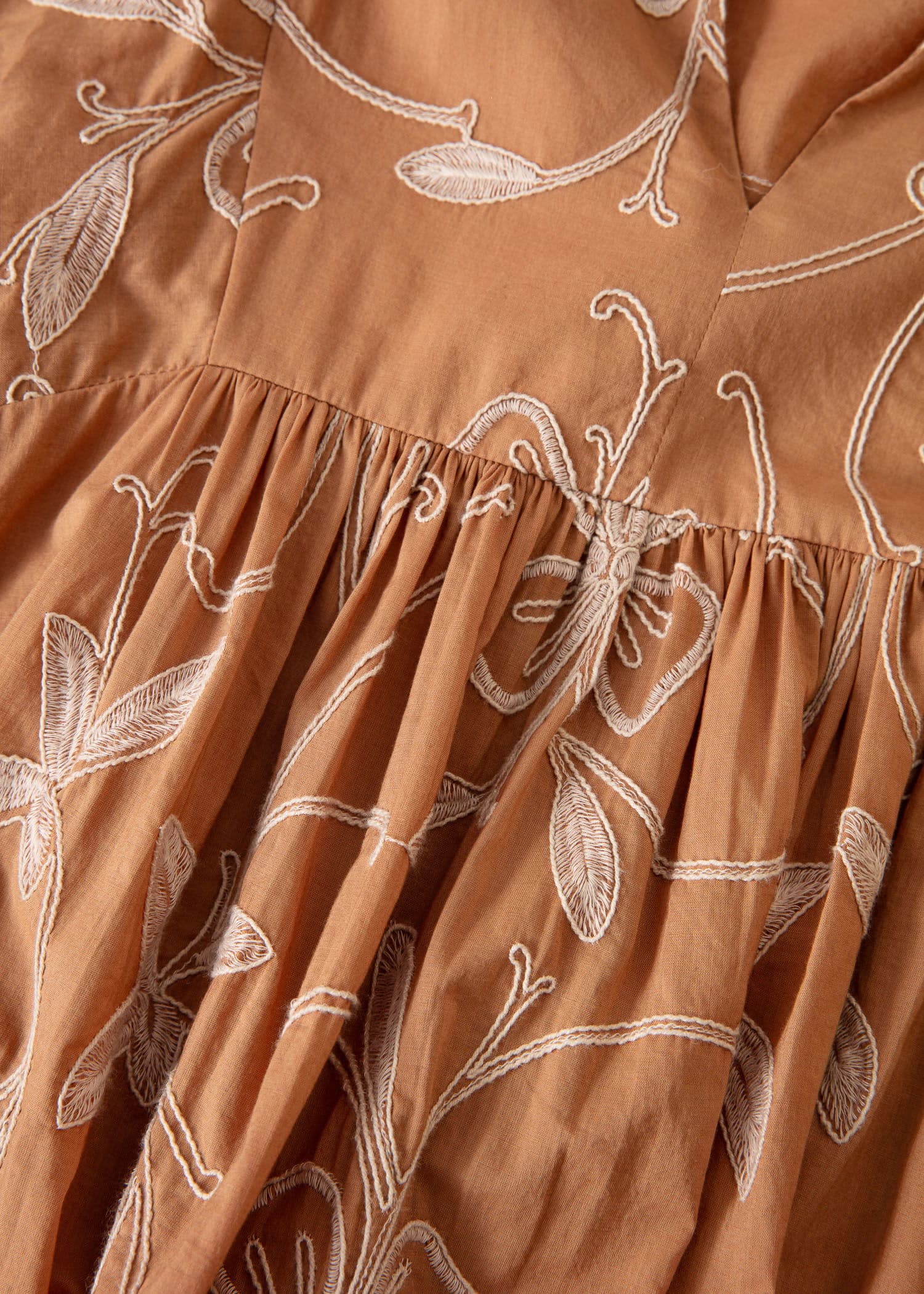 CORNELIA Pitkä musta puhvihihainen mekko - Beige 2 - Indiska