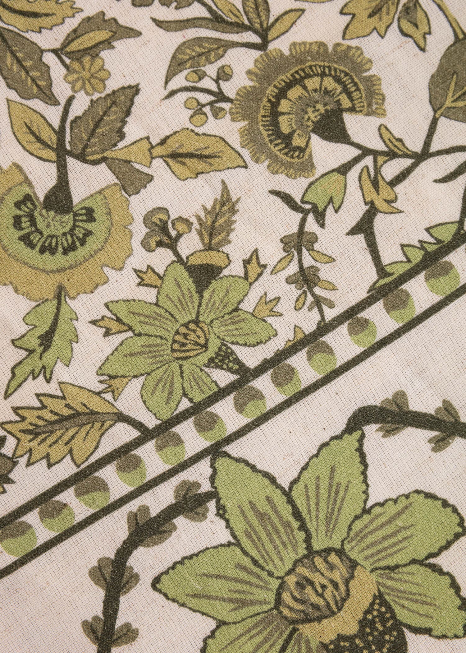 Veda Grønn duk med vakre blomster - Grønn 3 - Indiska