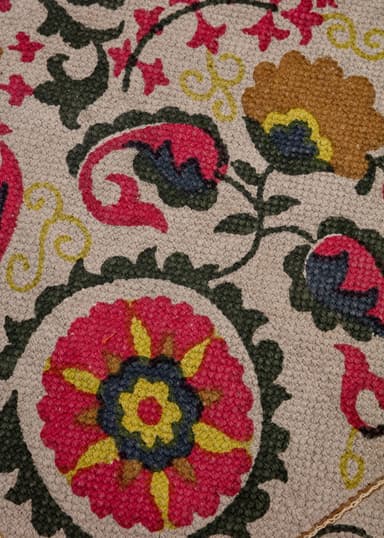 Emb. Handtryckt broderad matta  - Rosa 2 - Indiska