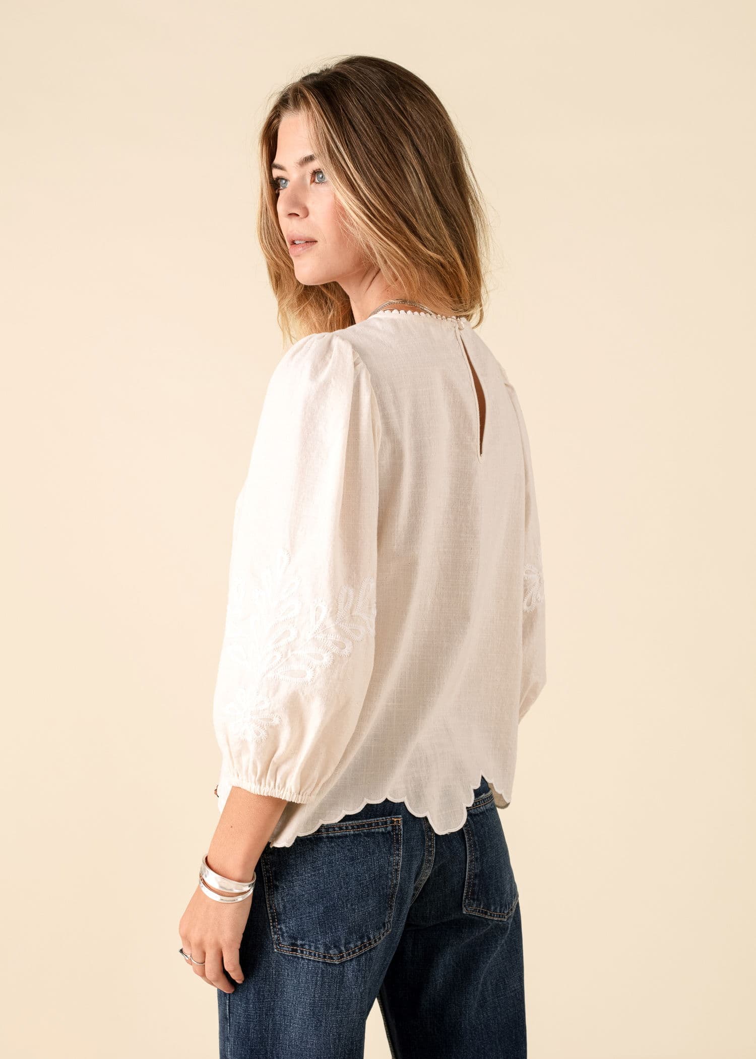 OPHELIA Brodert asymmetrisk bluse - Beige 4 - Indiska