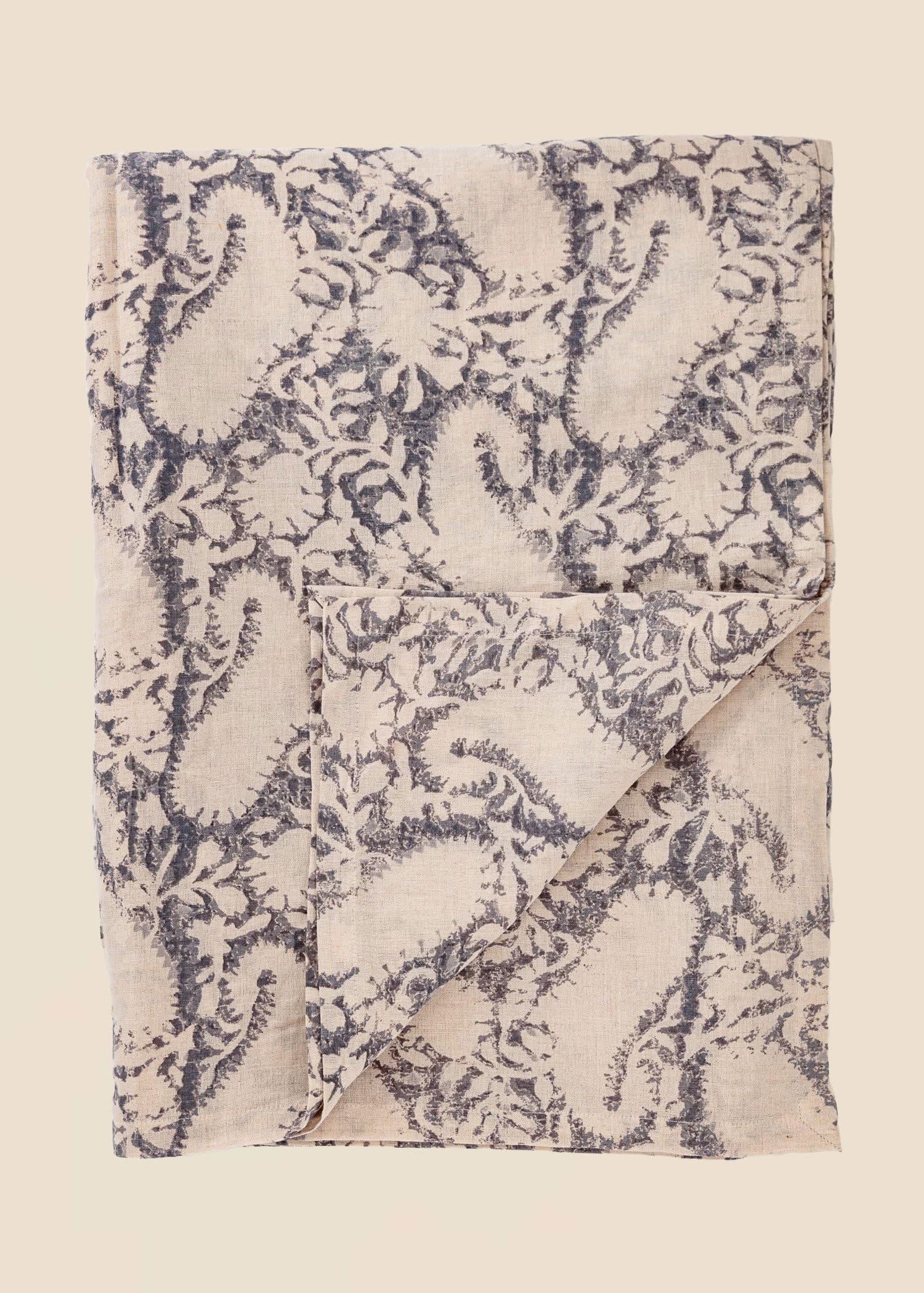 Vira Grå paisley bordduk 150x250 cm - Grå 1 - Indiska