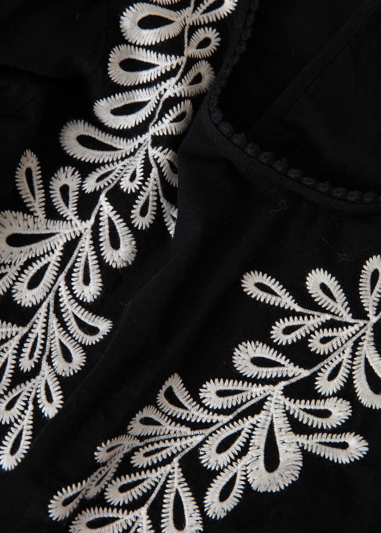 OPHELIA Broderad asymmetrisk blus - Svart 2 - Indiska