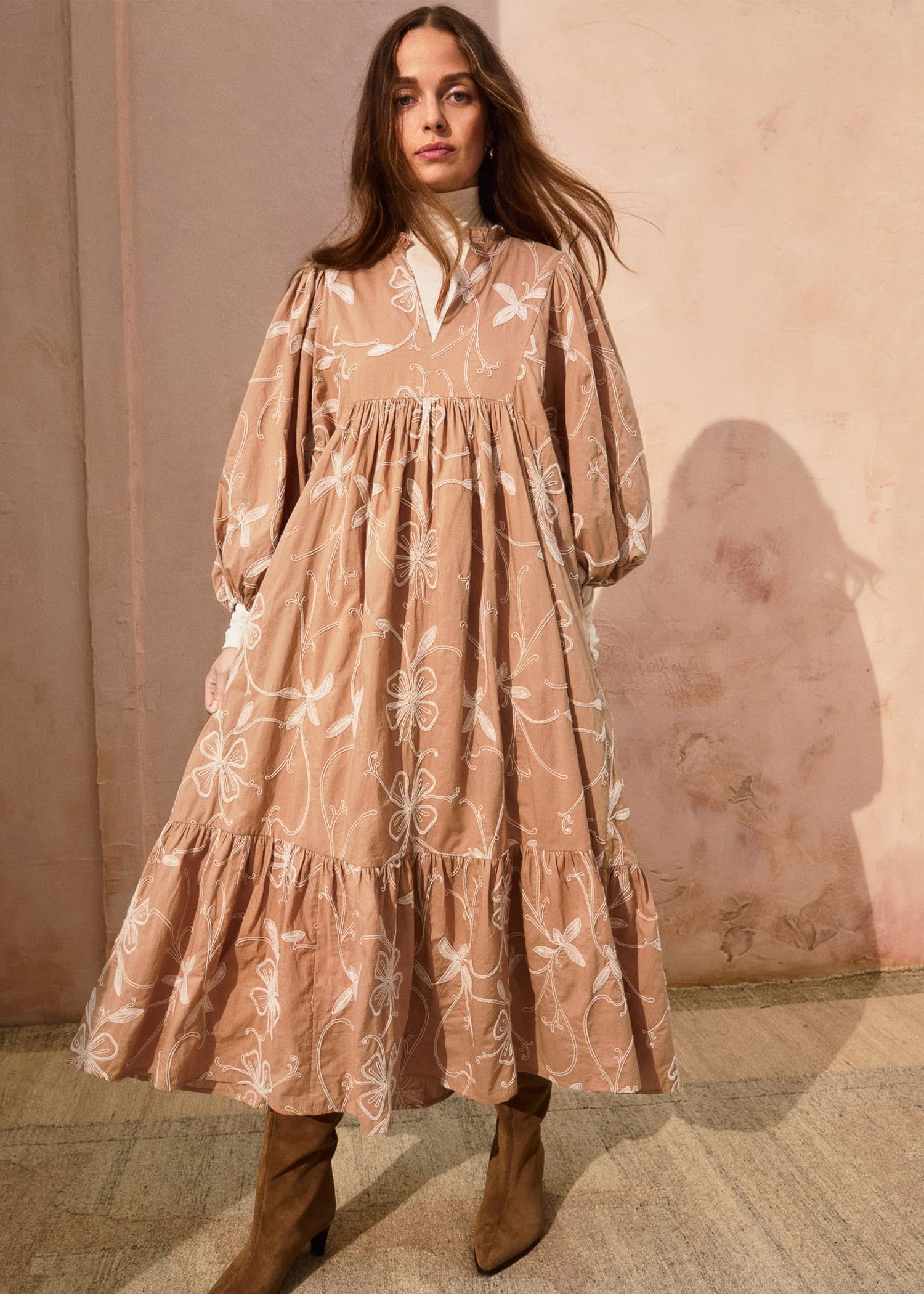 CORNELIA Pitkä musta puhvihihainen mekko - Beige 1 - Indiska