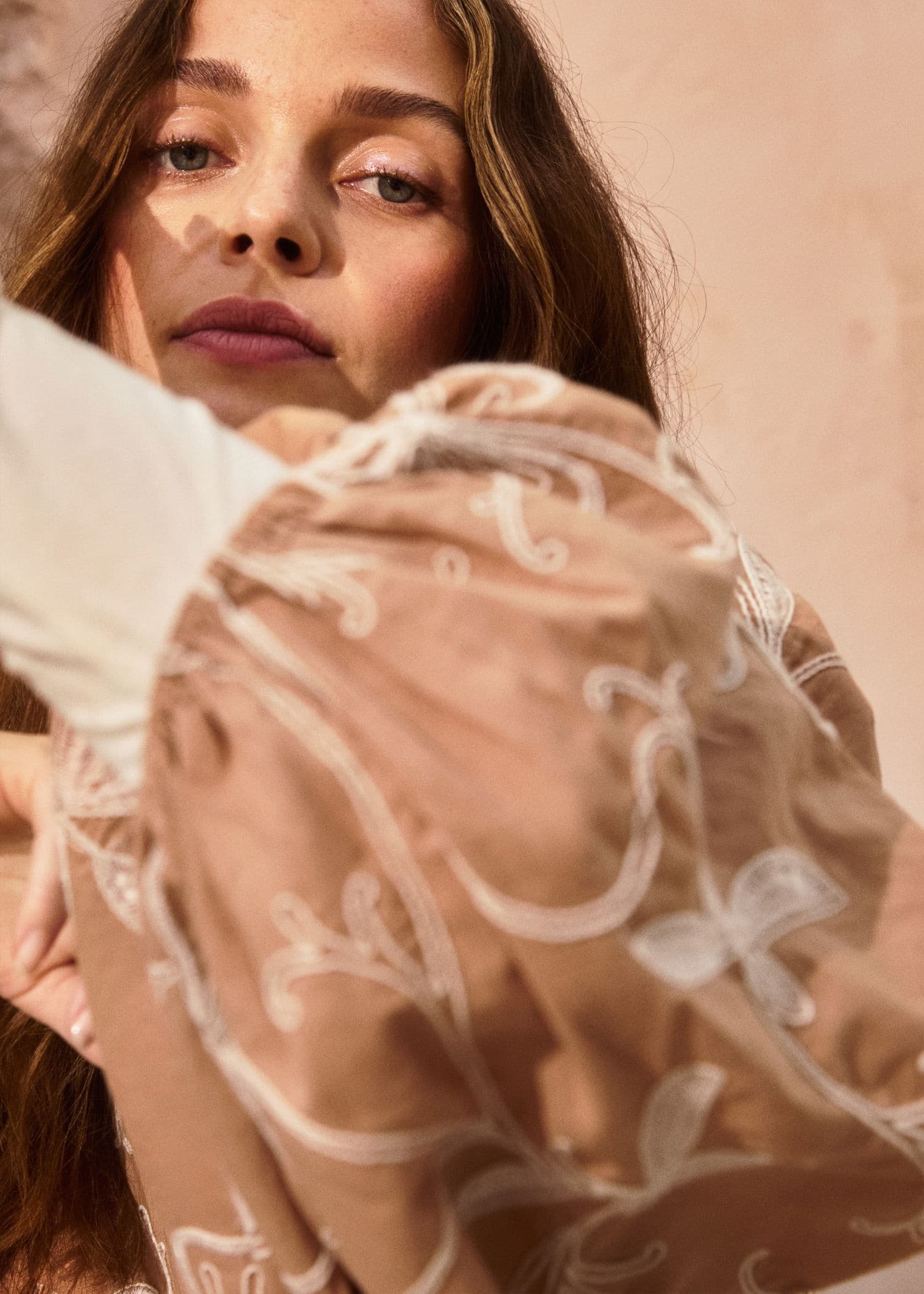 CORNELIA Pitkä musta puhvihihainen mekko - Beige 2 - Indiska