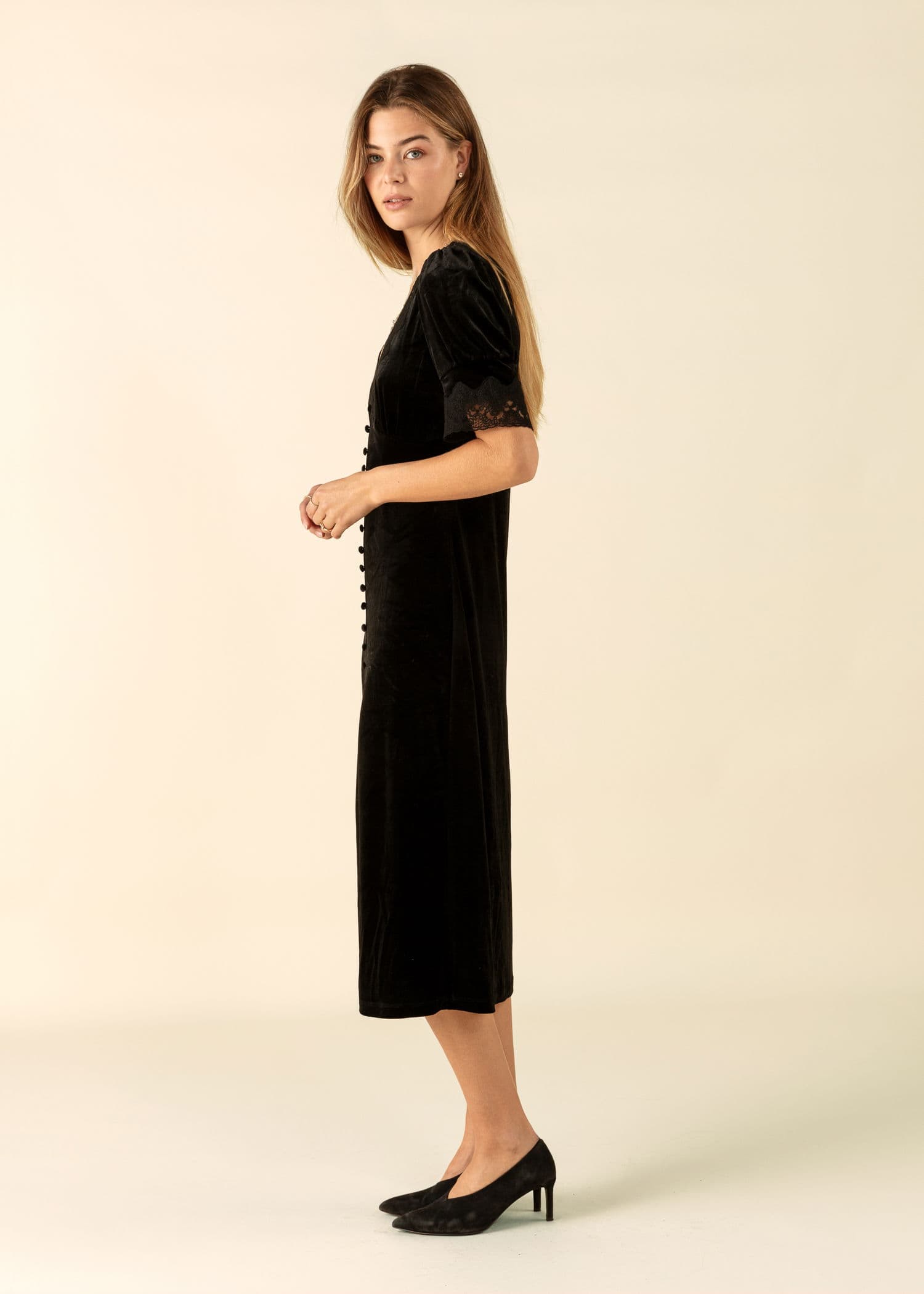 ZUMI Veluuri-pitsimekko - Musta 3 - Indiska