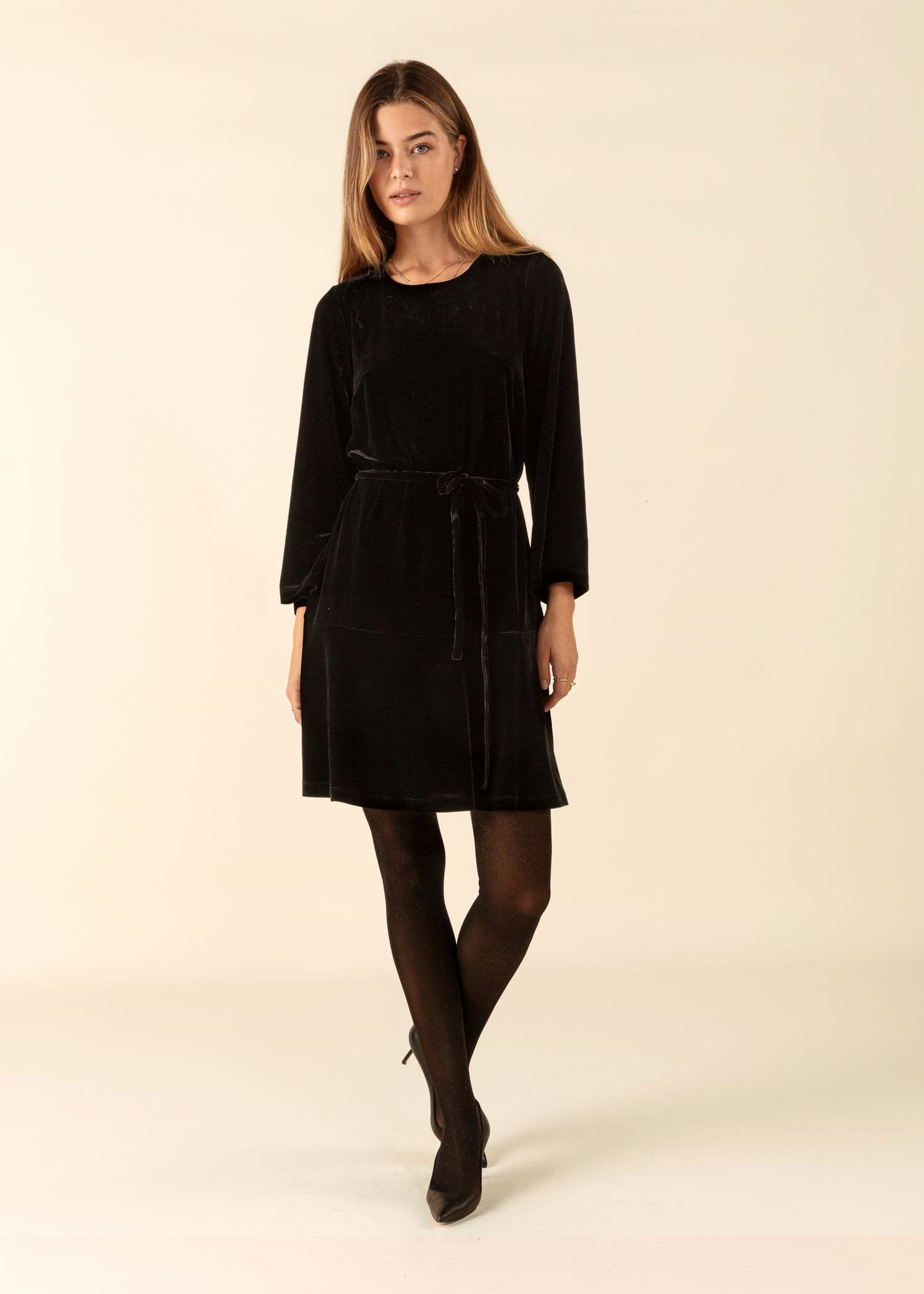 CINDY Sort kort jersey kjole - Svart 2 - Indiska