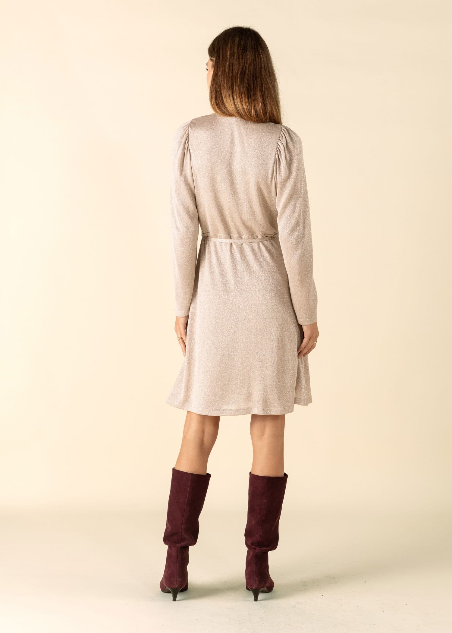 SENJA Glitrende omslagskjole - Gull 4 - Indiska