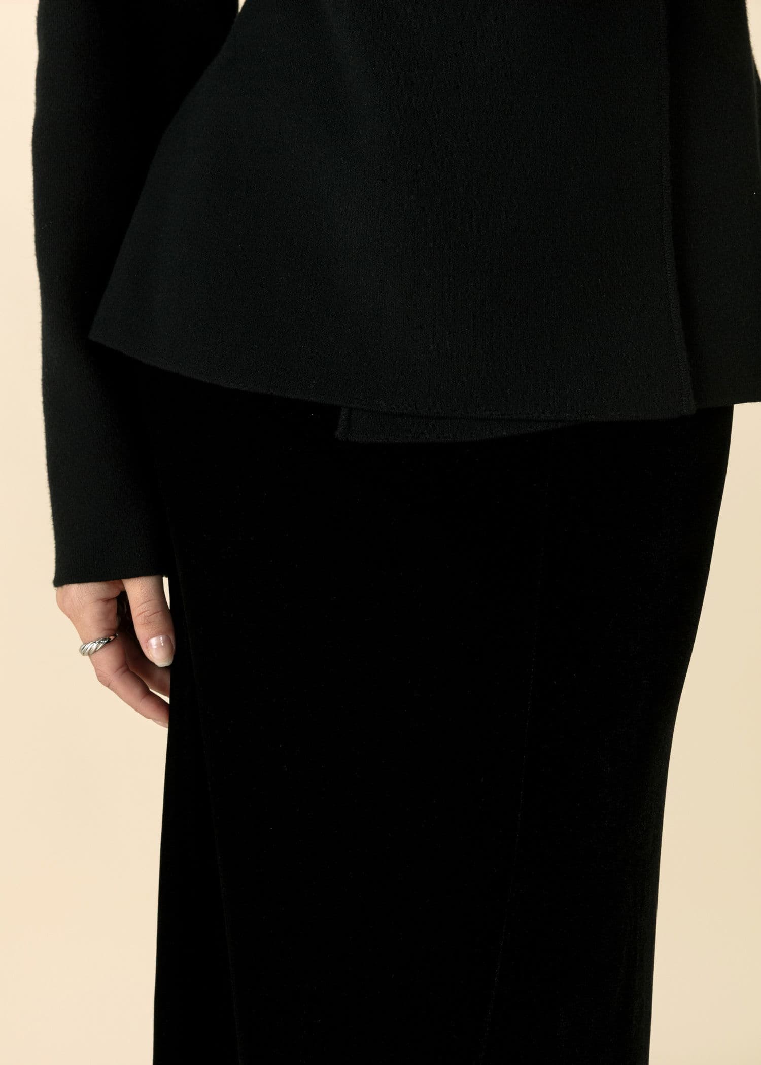 NELLIE Skjørt i velur - Svart 4 - Indiska