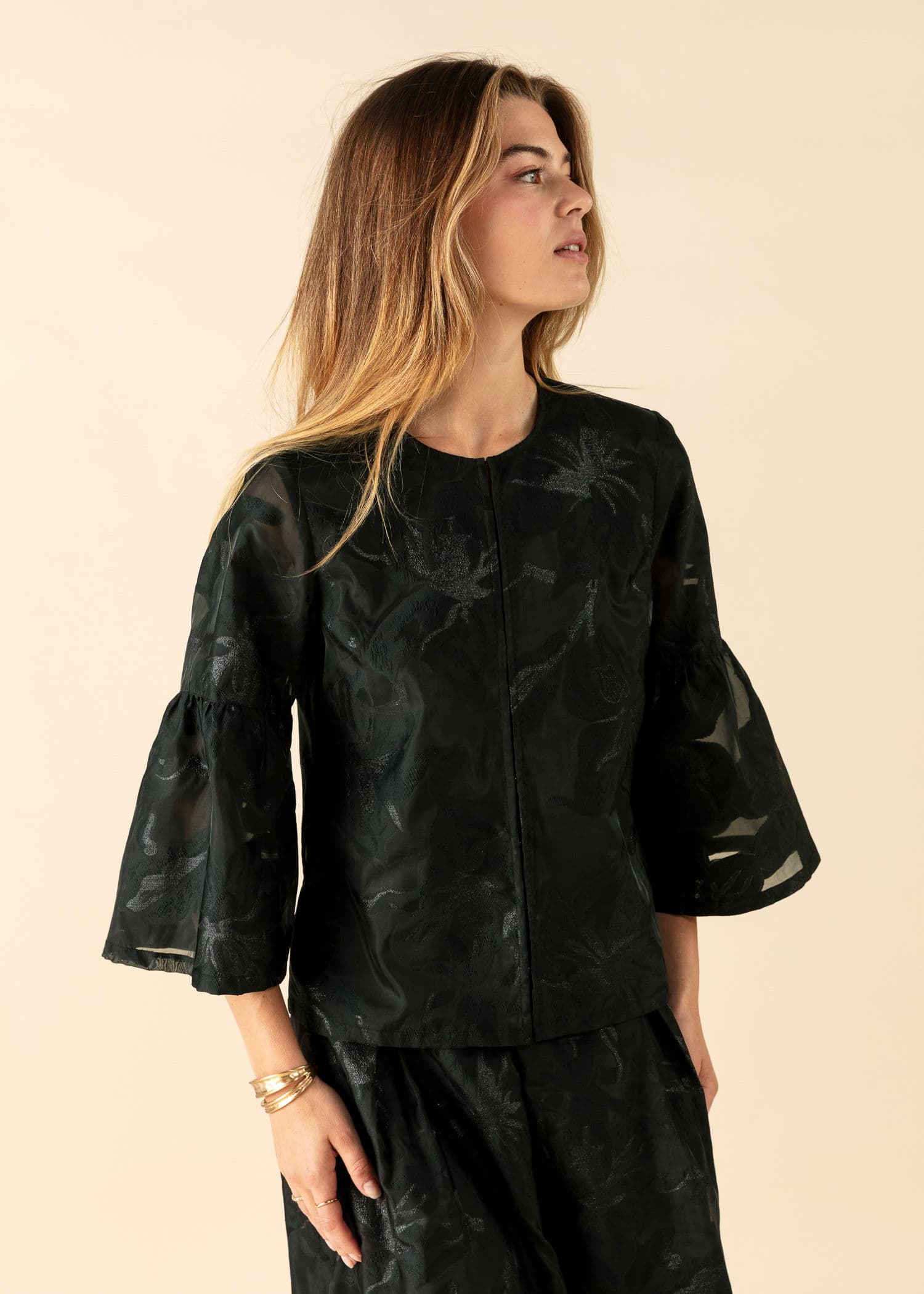 CANDICE Jacquardmönstrad blus - Svart 4 - Indiska