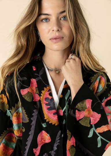 VIVI Broderad kimonojacka - Svart 2 - Indiska