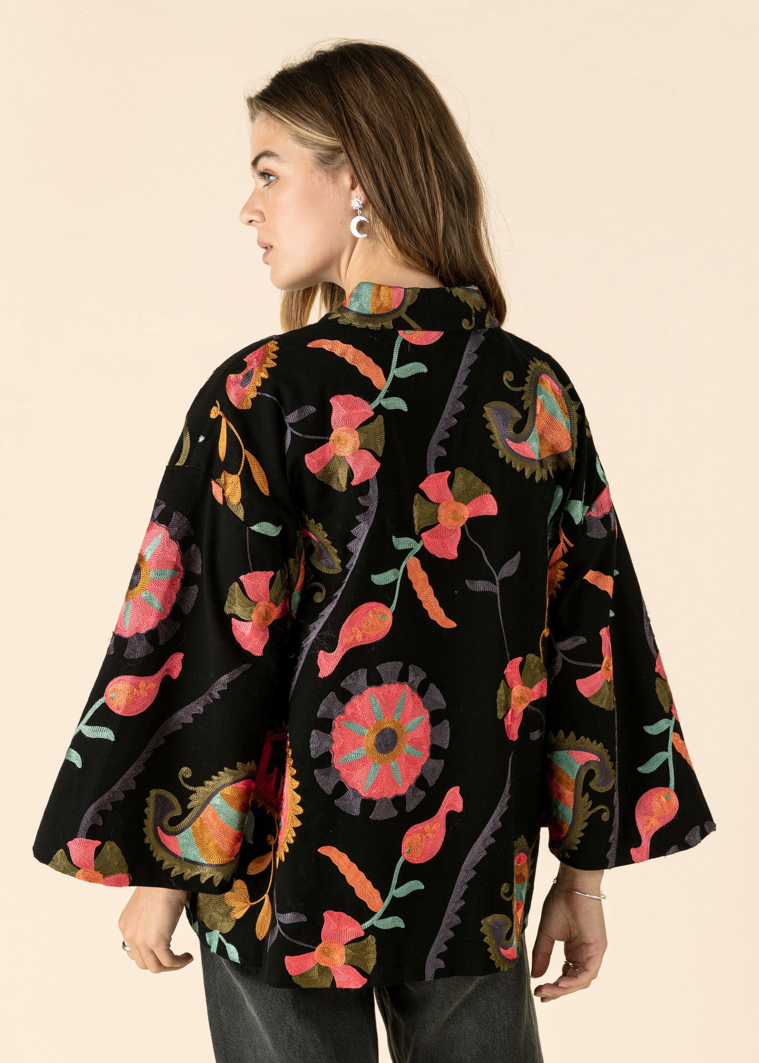 VIVI Broderad kimonojacka - Svart 4 - Indiska