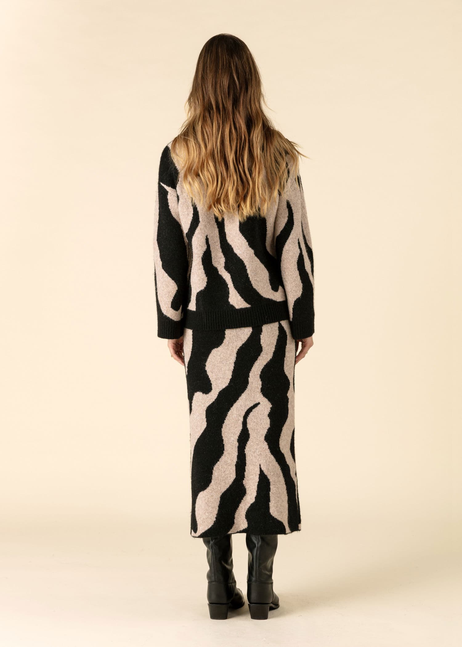 THEA Stickad zebramönstrad kjol - Beige 3 - Indiska