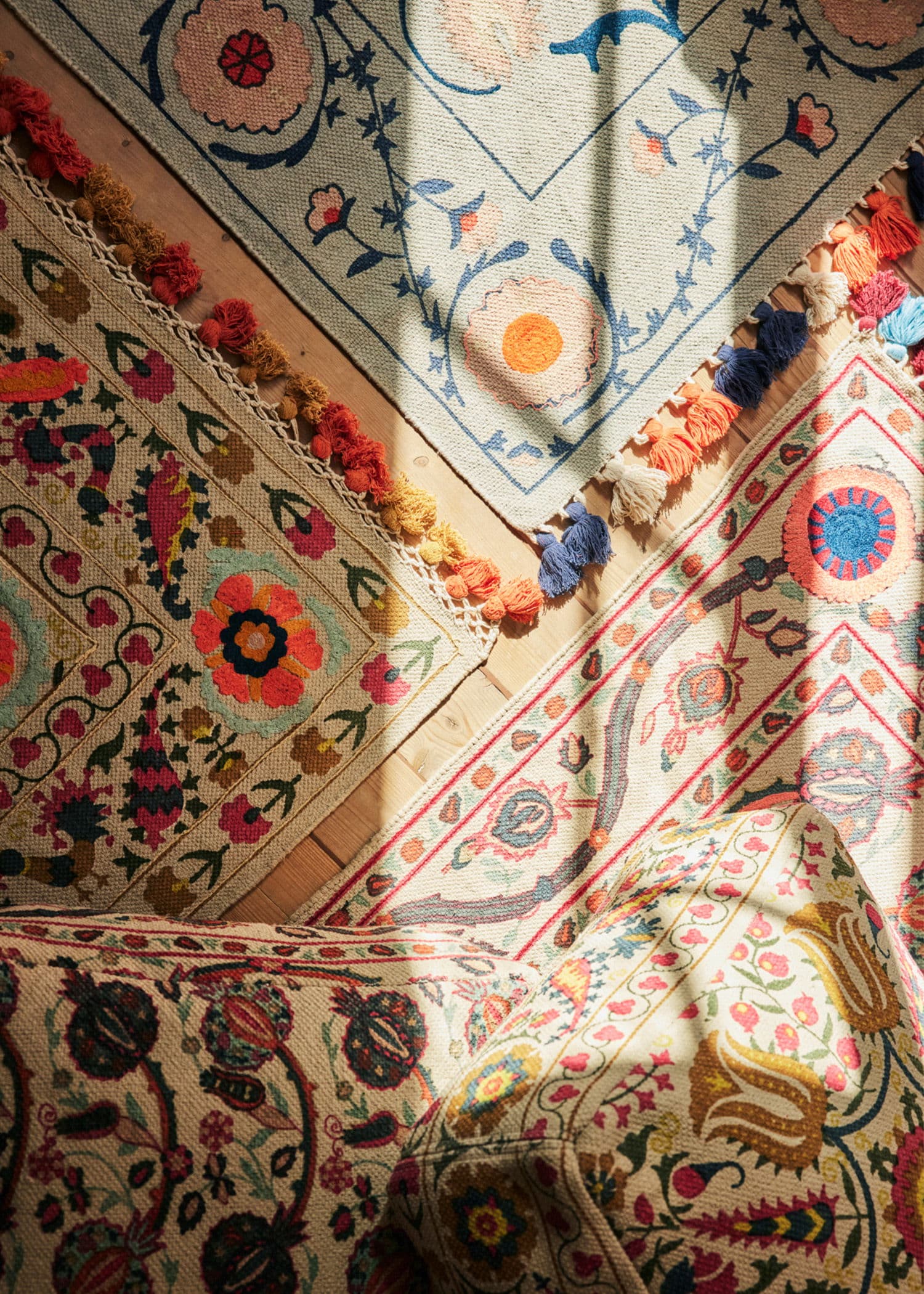 Emb. Håndtrykt brodert teppe - Blå 2 - Indiska