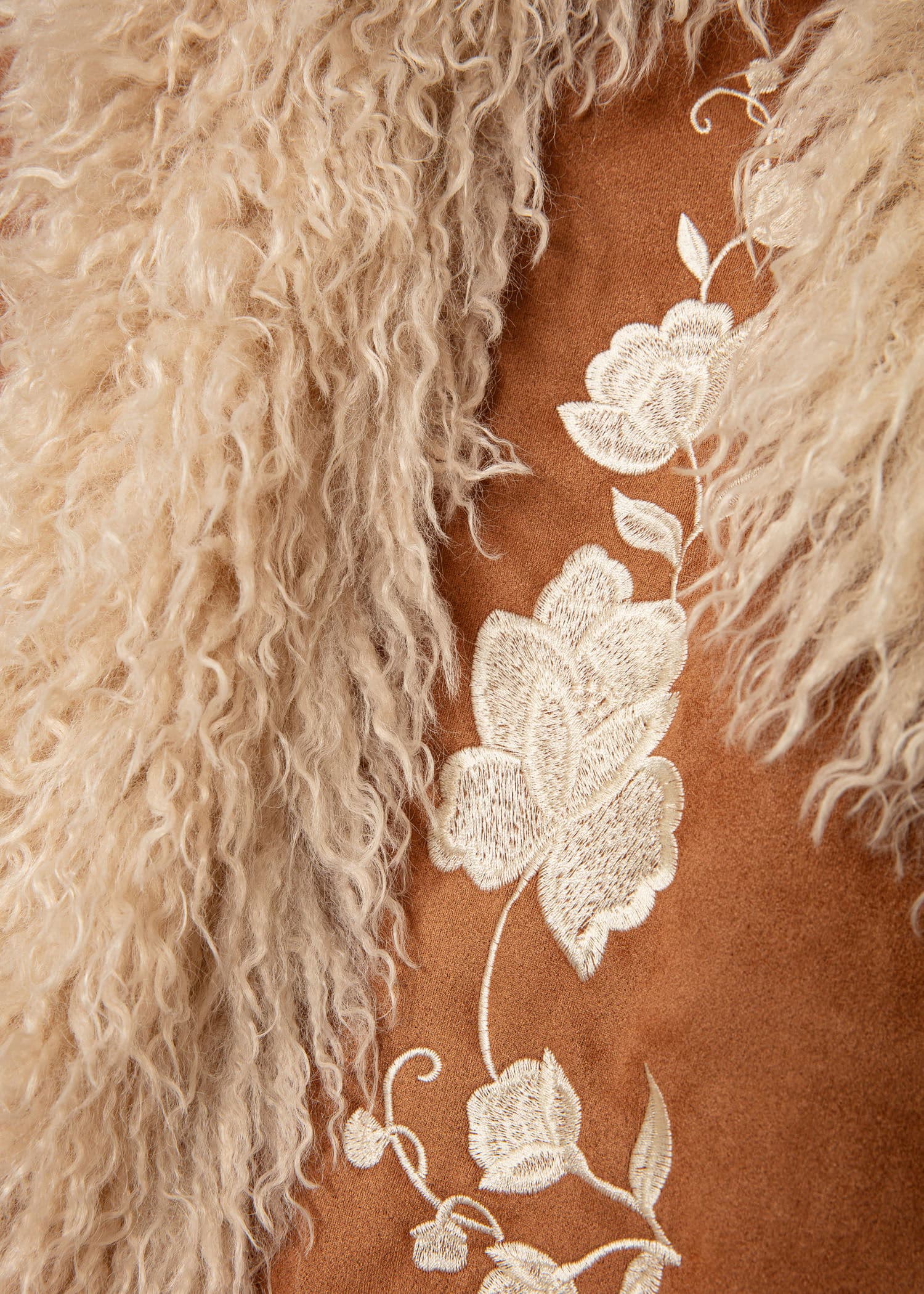 GILLIAN Brodeerattu liivi pörröisillä reunoilla - Ruskea 6 - Indiska