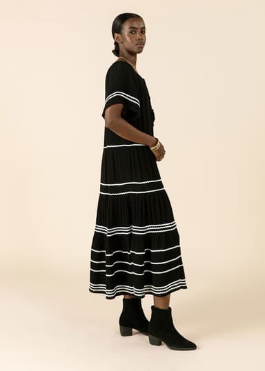 ESRA Creppad lång klänning - Svart 3 - Indiska