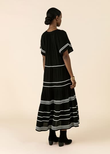 ESRA Creppad lång klänning - Svart 4 - Indiska