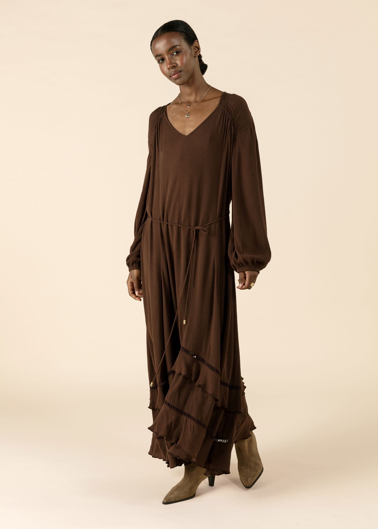 TANYA Brun asymmetrisk kjole - Brun 2 - Indiska