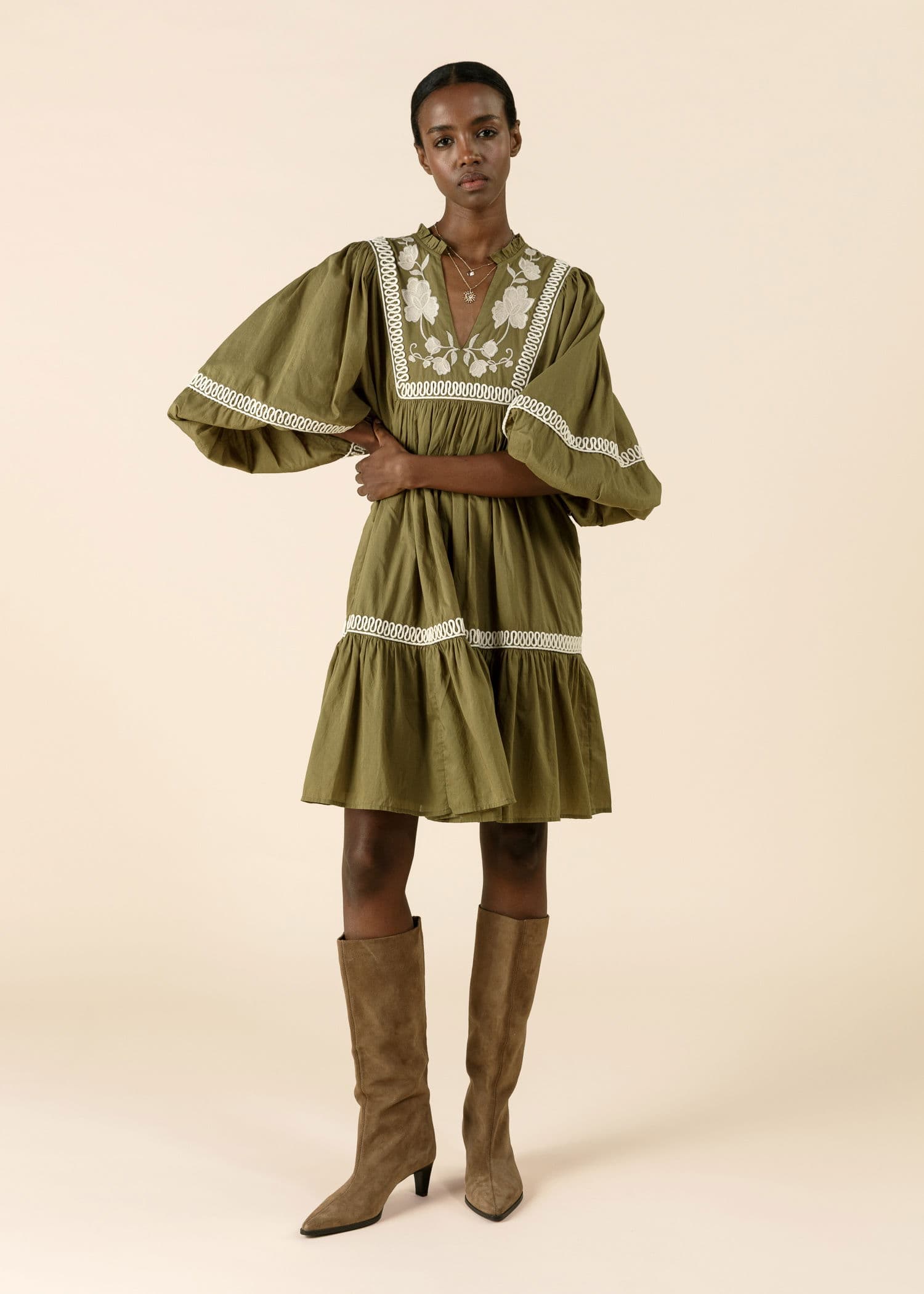 CORNELIA Broderad tunika med puffärm - Grön 2 - Indiska