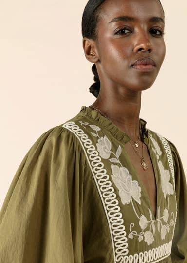 CORNELIA Broderad tunika med puffärm - Grön 3 - Indiska