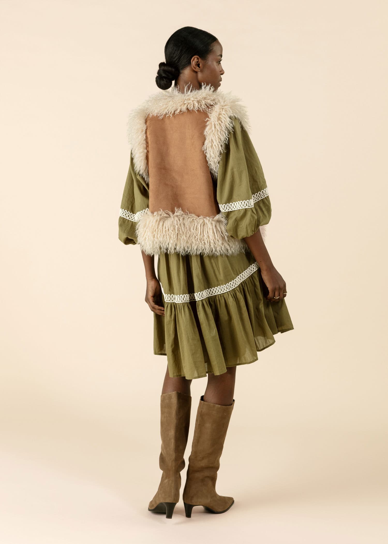 GILLIAN Brodeerattu liivi pörröisillä reunoilla - Ruskea 4 - Indiska