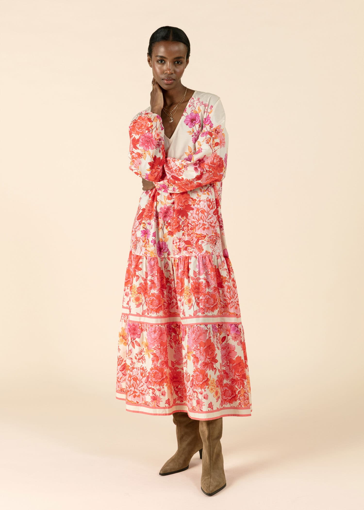 THEKLA Blommig lång bomullsklänning - Röd 1 - Indiska