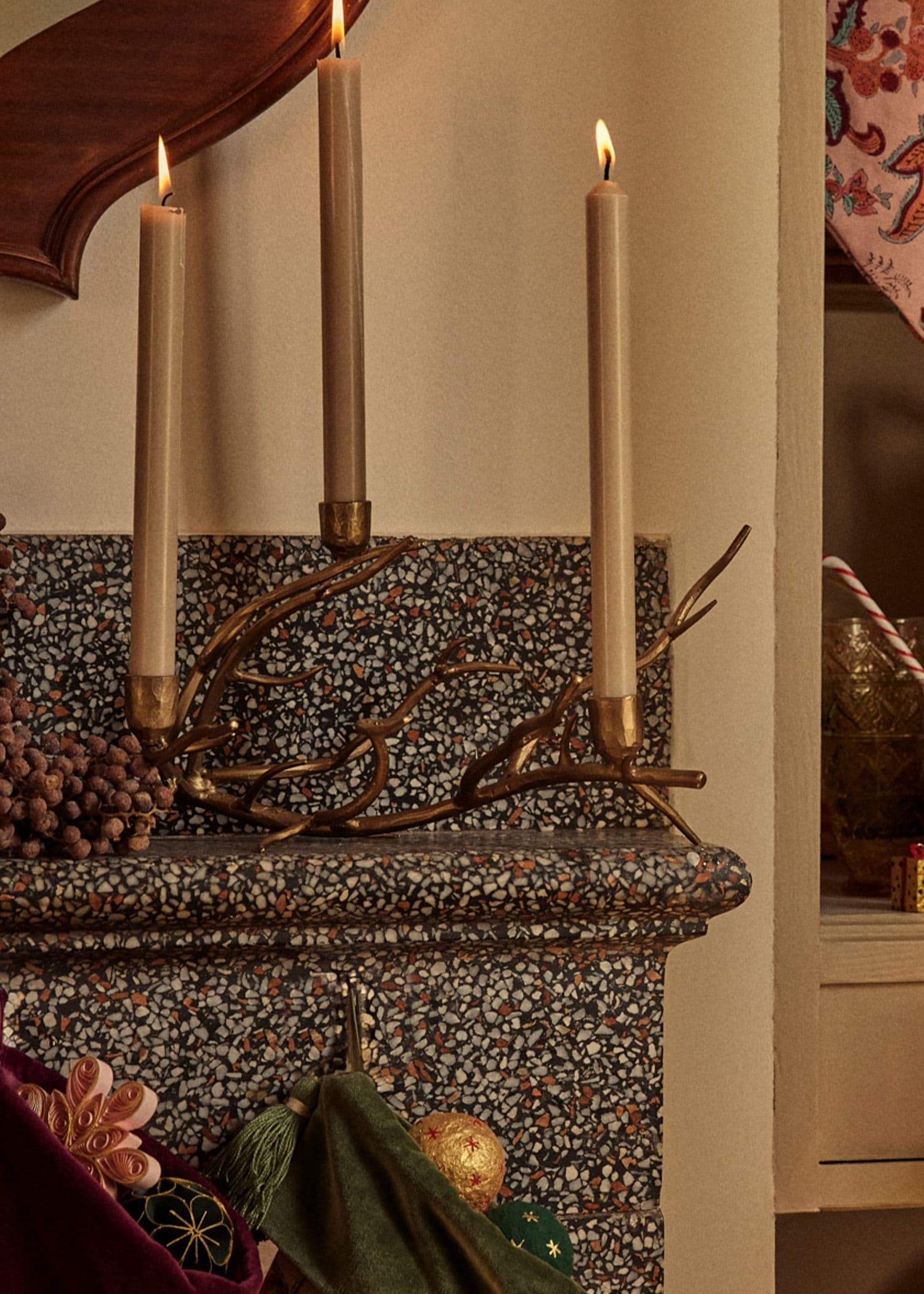 BRANCH Håndlaget dekorativ lysestake - Gull 1 - Indiska