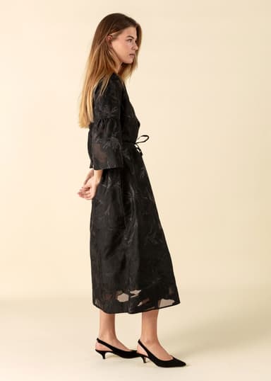 REBECKA Pitkä jakardikuvioitu mekko - Musta 2 - Indiska