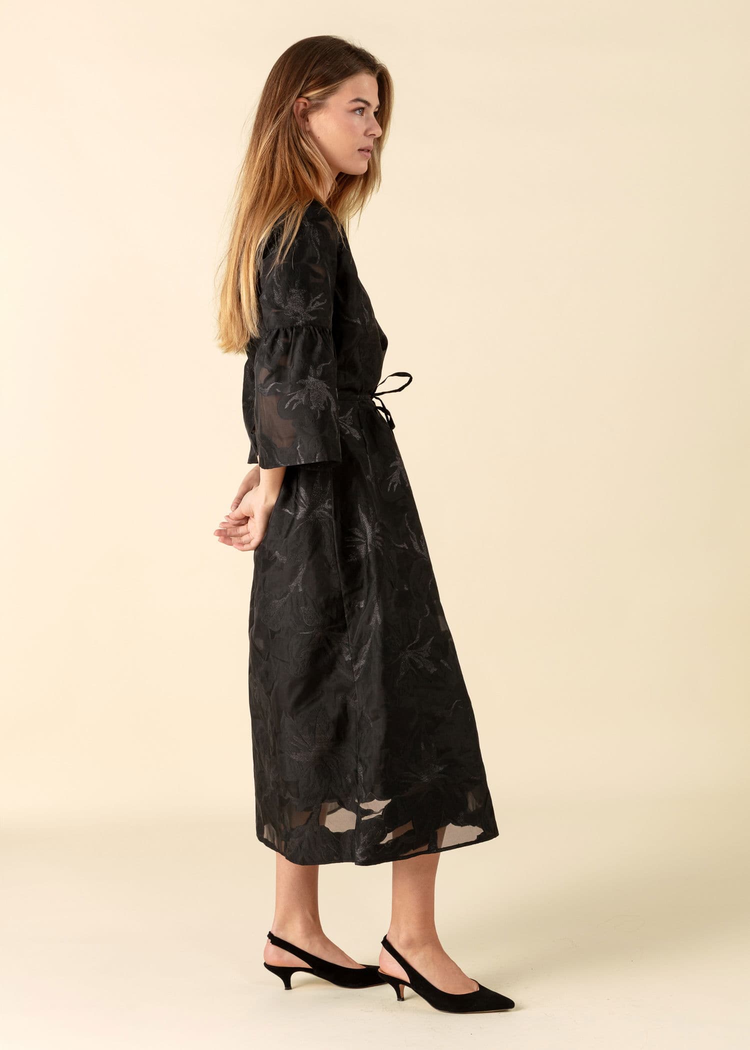 REBECKA Pitkä jakardikuvioitu mekko - Musta 2 - Indiska