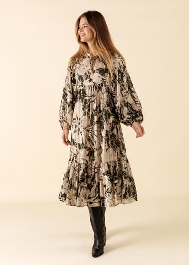 NINA Glittrig klänning med puffärm  - Svart 3 - Indiska