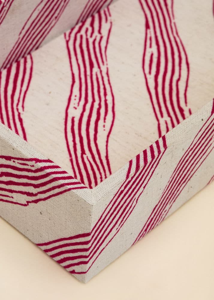 AKIRA Raidallinen puuvilla- ja pellavatarjotin - Valkoinen 2 - Indiska