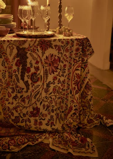 Neha Blomsterduk i bomull og lin 150x250 cm - Multi 1 - Indiska