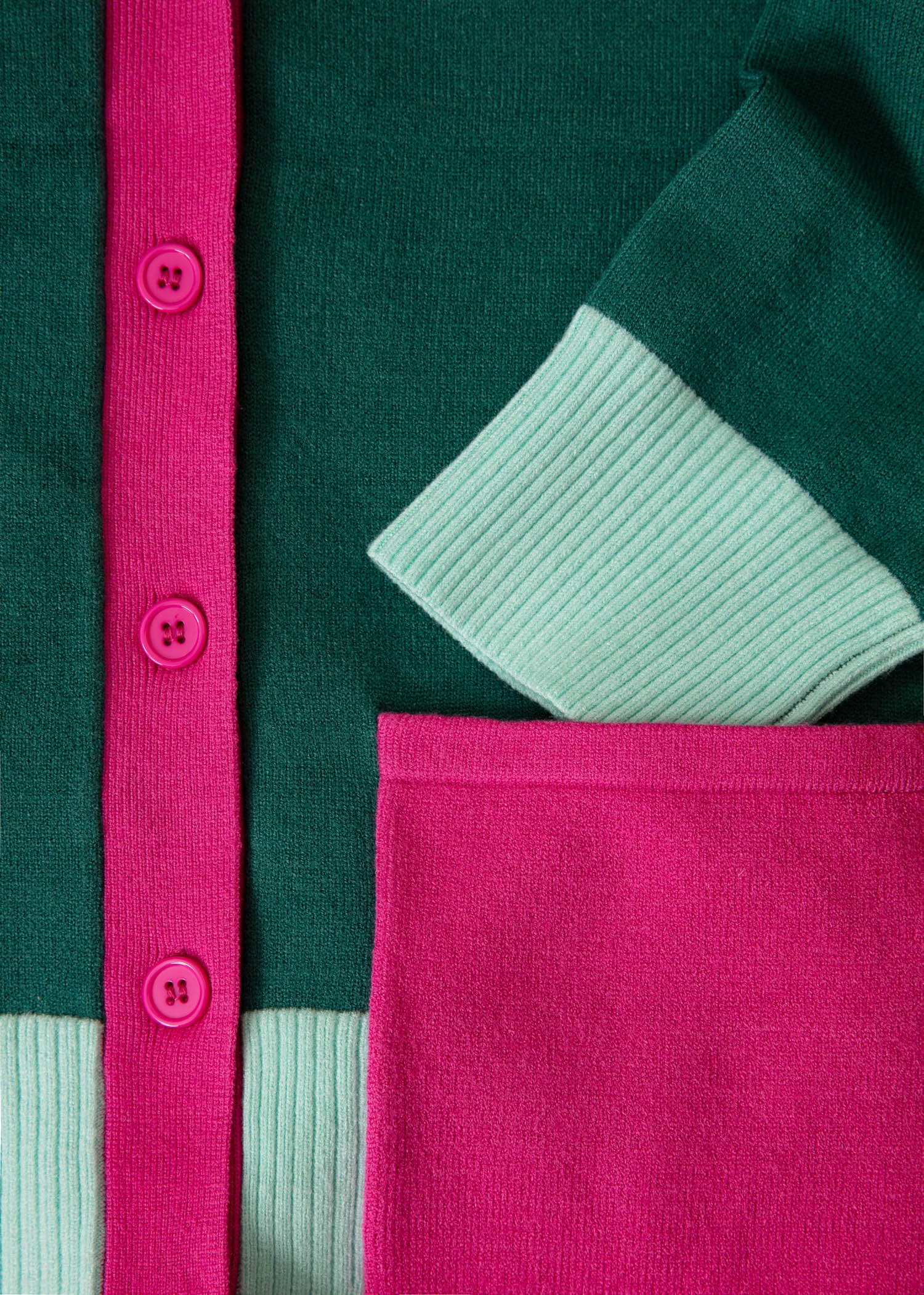 DEBBIE Värikäs neuletakki - Vihreä 2 - Indiska