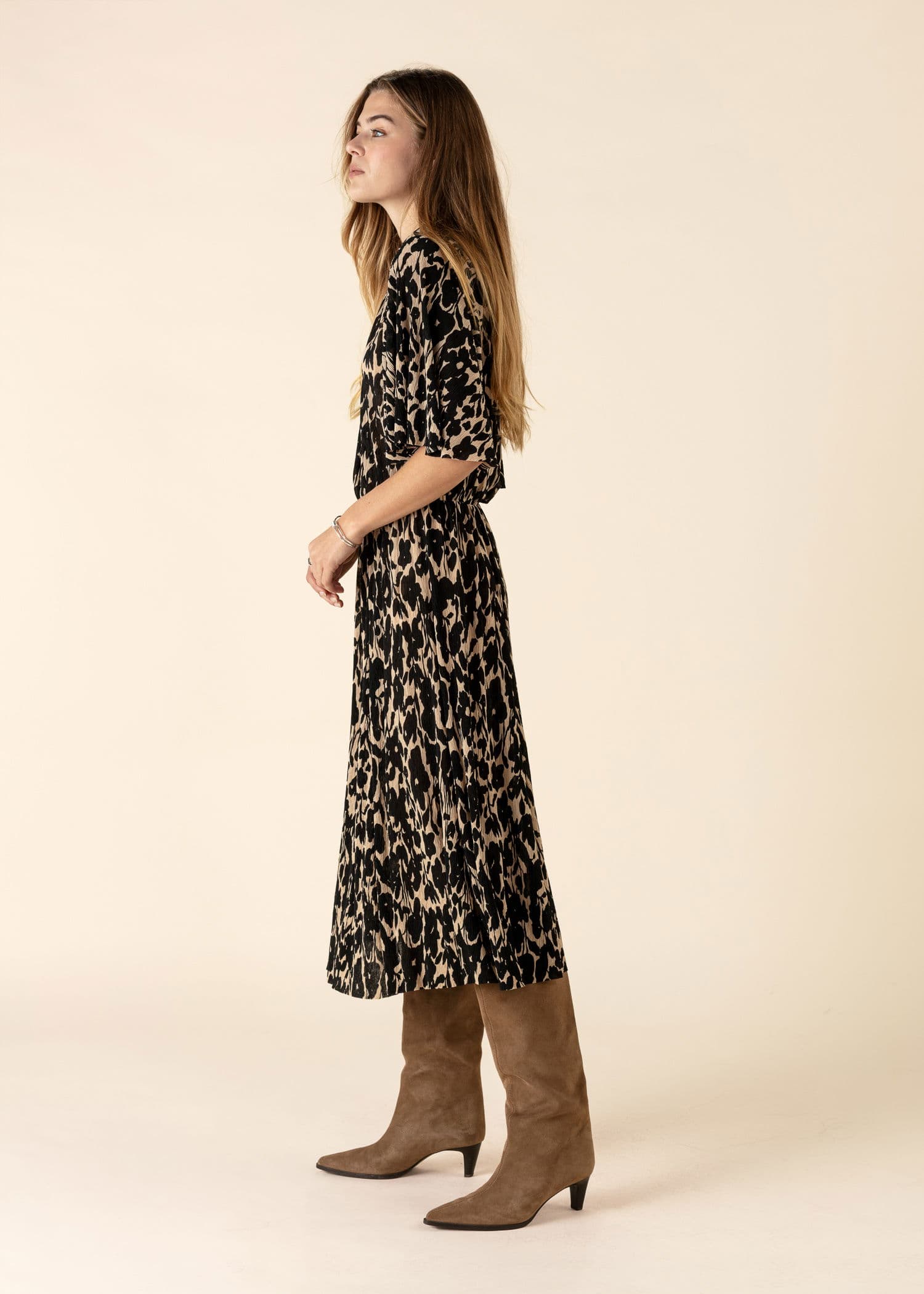 VERONICA Kuviollinen midimekko - Musta 4 - Indiska