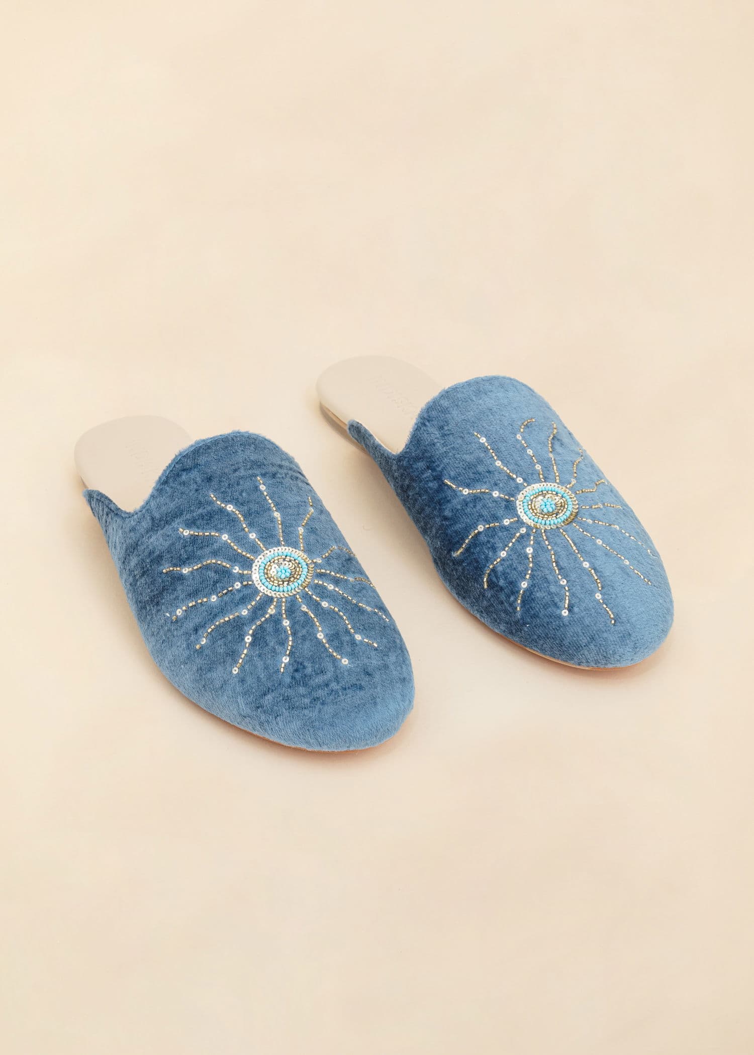 Velvet Kirjaillut samettitohvelit - Sininen 2 - Indiska