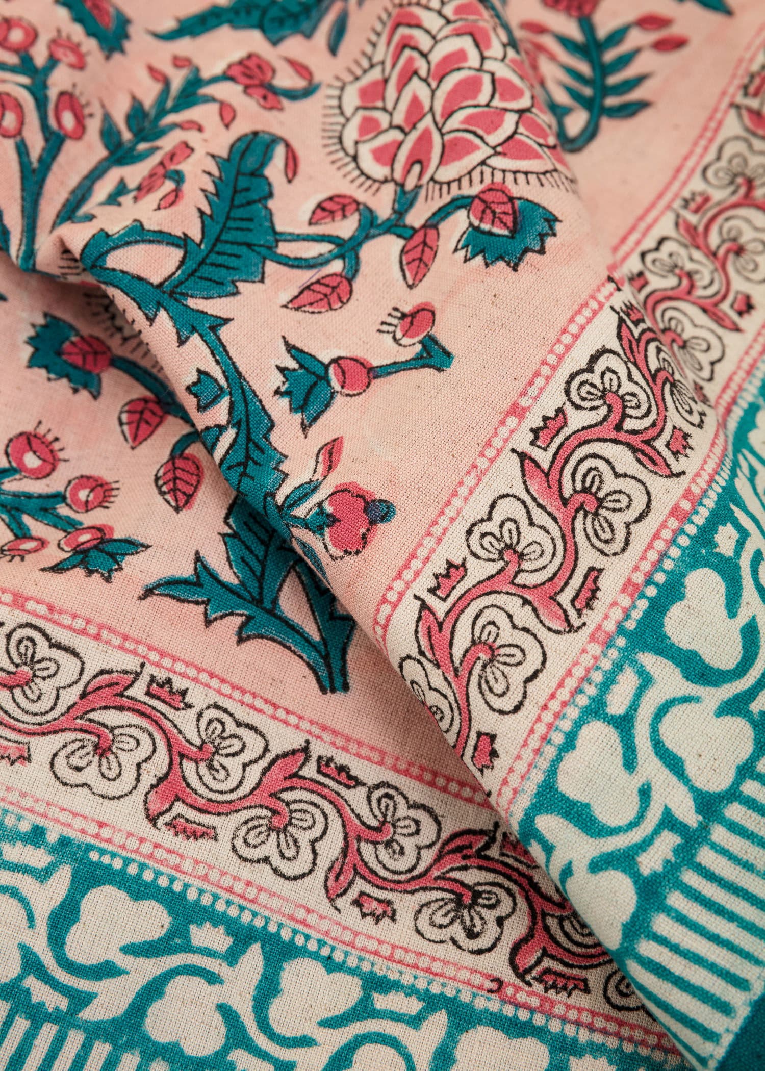 Viny Käsinpainettu pöytäliina 150x250 cm - Multi 2 - Indiska